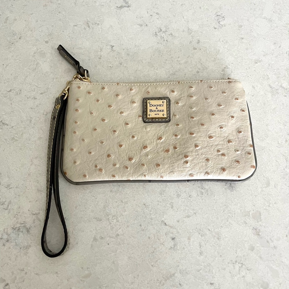 NEW Dooney & Bourke Cream and Black Ostrich Print Wristlet